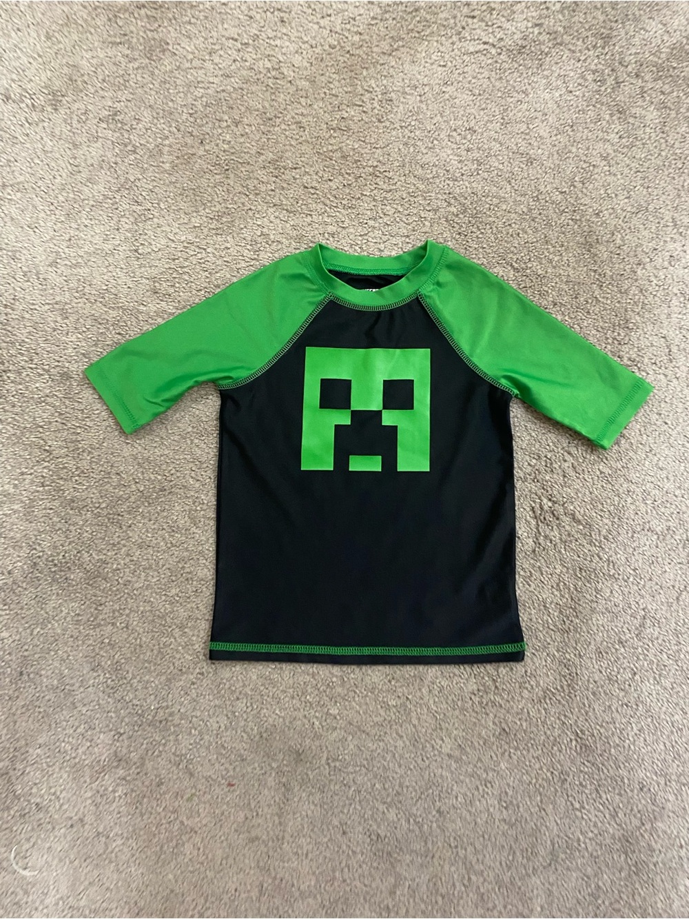 Boys Minecraft Rashguard size 4/5 - Picture 2 of 7